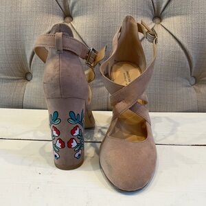 American Glamour Badgley Mischka Pumps Beige 8.5